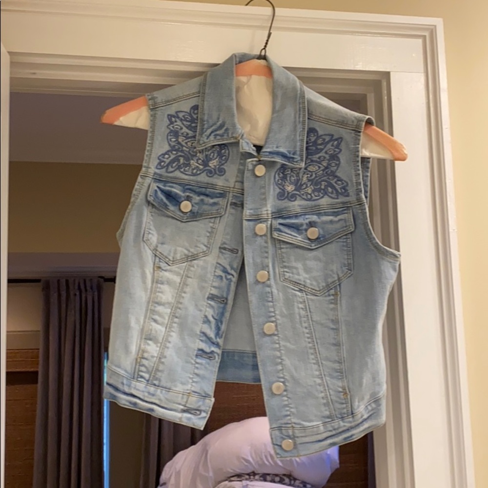 Chelsea and Violet cropped jean jacket